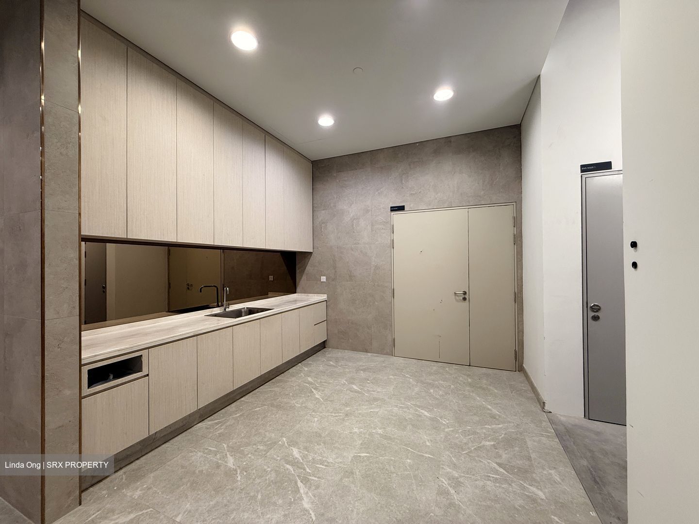 Kallang Way (D13), Factory #492597141